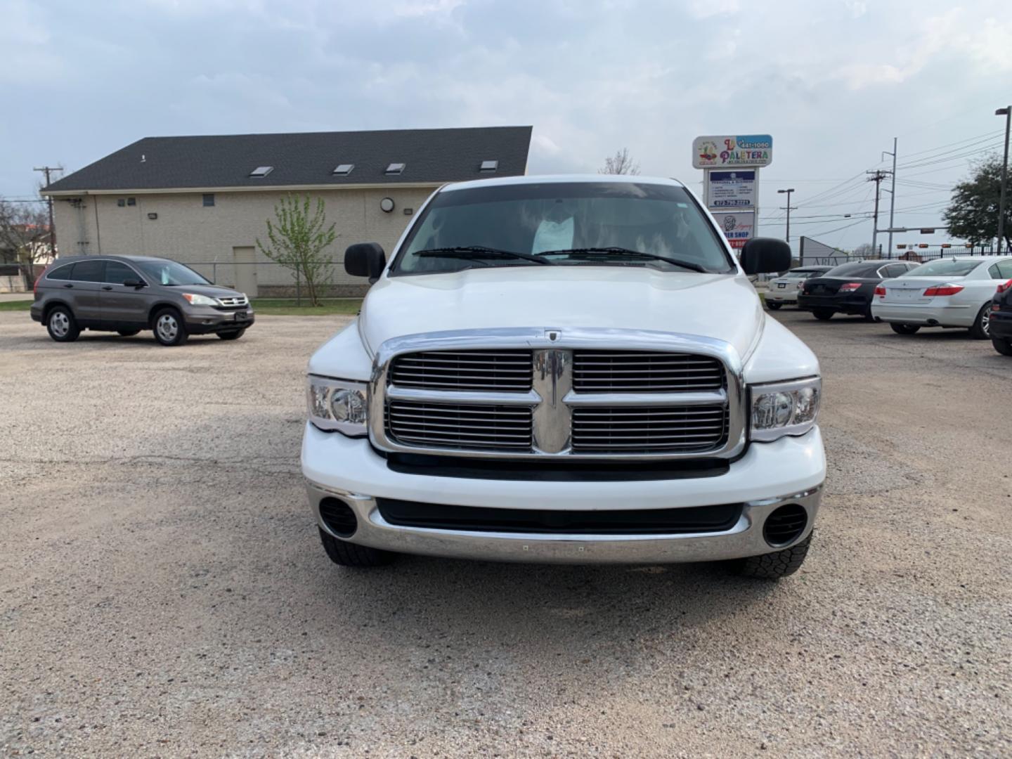 2004 White /Black Dodge Ram 1500 Laramie 2WD (1D7HA16N44J) with an 4.7L V8 SOHC 16V engine, Automatic transmission, located at 1830 North Belt Line Road, Irving, TX, 75061, (469) 524-0199, 32.834373, -96.993584 - Photo#1